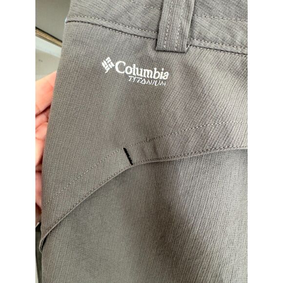 Columbia Women’s Titanium Shorts Charcoal Grey Size 16.5 Waist × 15″ Length - Picture 3 of 5